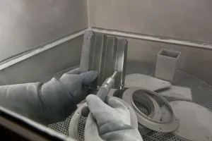 Sabbiatura di parti in acciaio inox